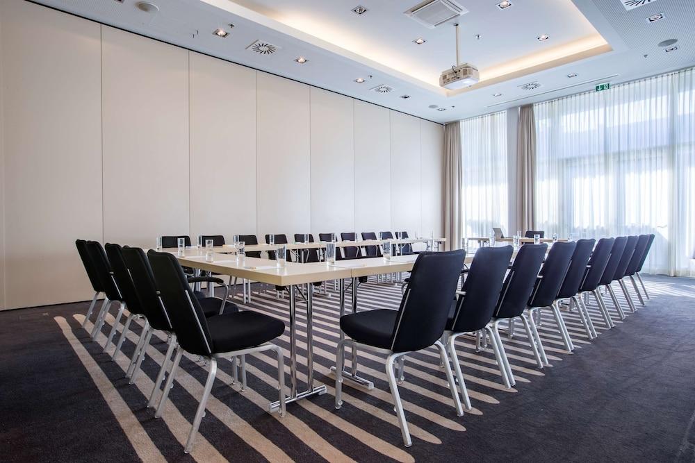 Park Inn By Radisson Linz Esterno foto