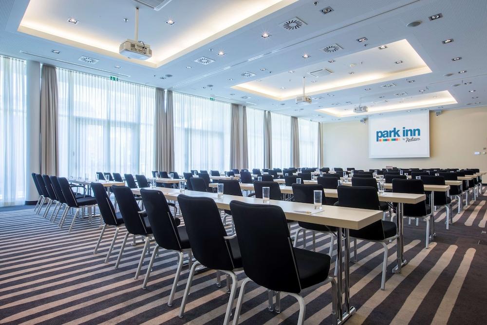 Park Inn By Radisson Linz Esterno foto
