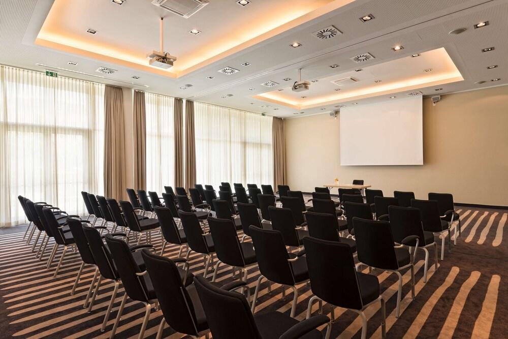 Park Inn By Radisson Linz Esterno foto