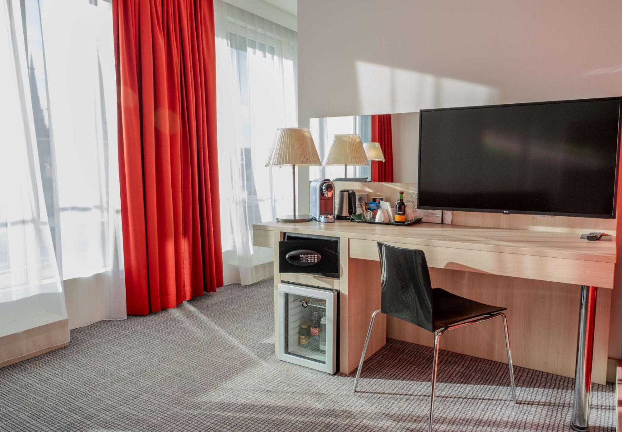 Park Inn By Radisson Linz Esterno foto