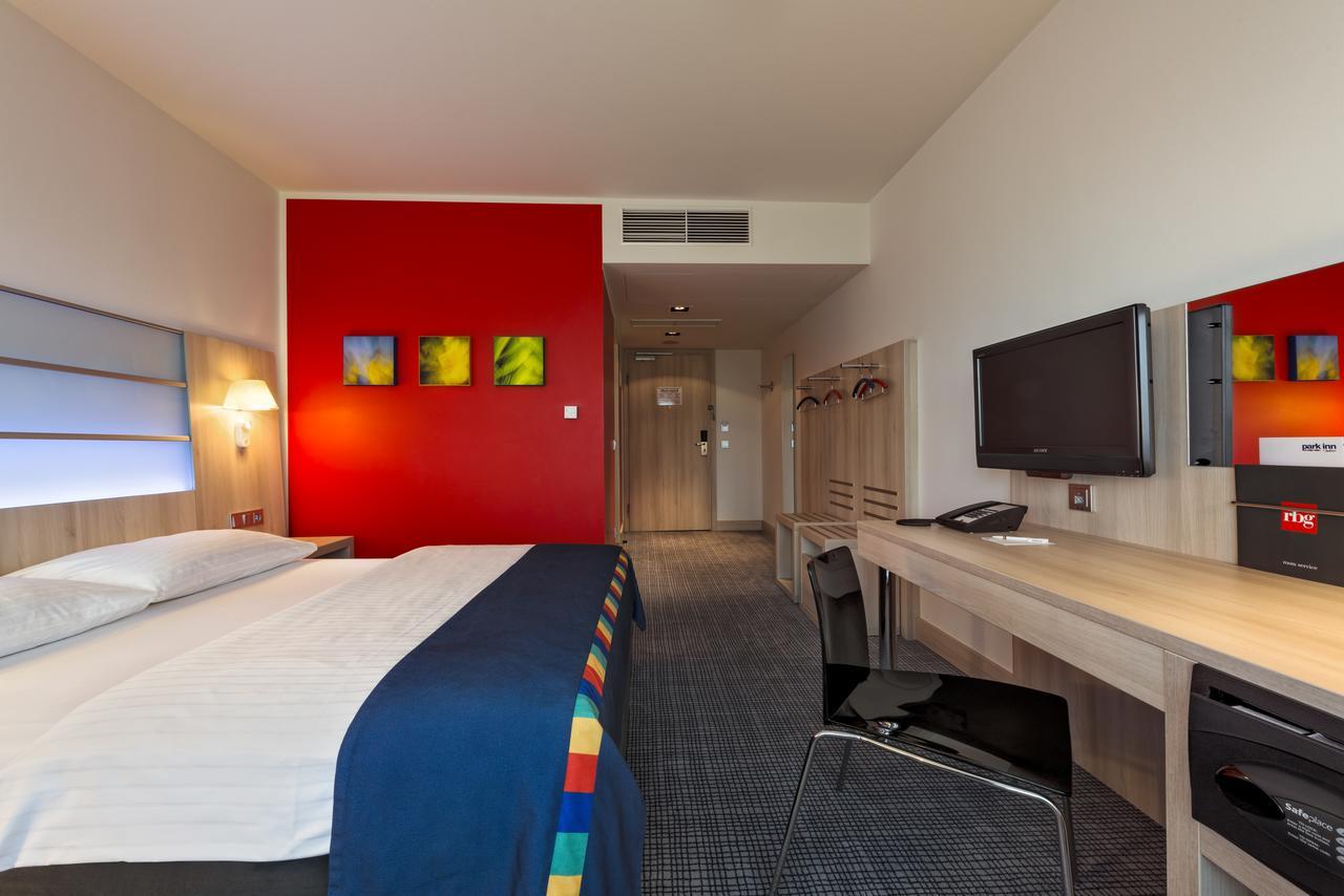 Park Inn By Radisson Linz Esterno foto